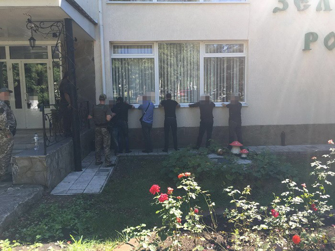 Силовики затримали понад 100 кримінальних авторитетів на похоронах «злодія в законі»