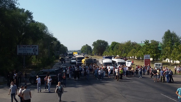 Николаев из-за протестов активистов перестал принимать мусор из Львова