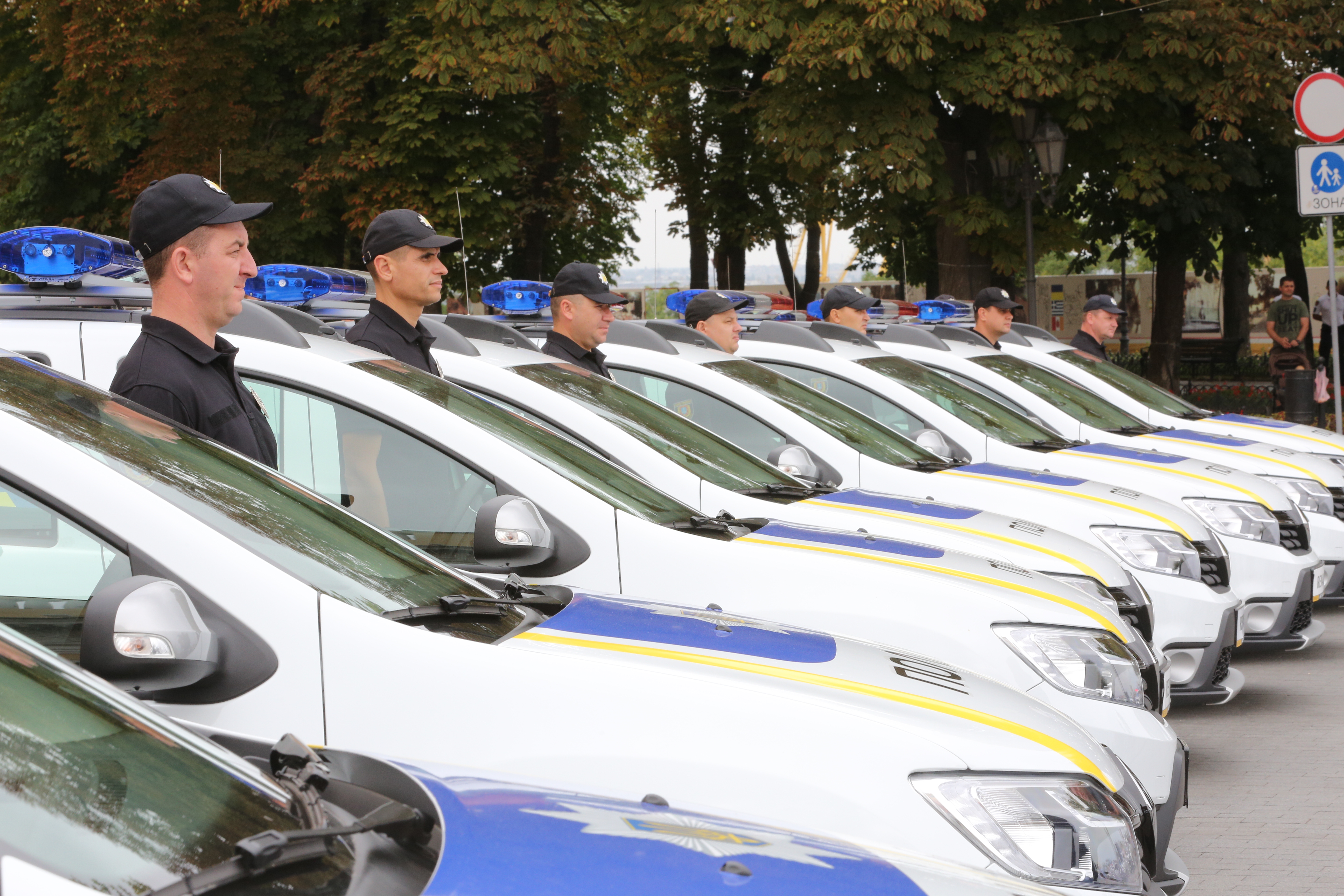 Автопарк полиции Днепропетровщины пополнили 27 новых служебных авто