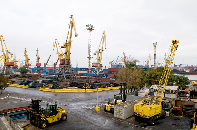 Морские порты Украины перевалили 73,9 млн тонн грузов за 7 месяцев
