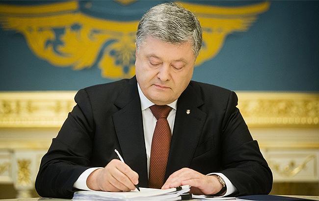 Порошенко підписав закон щодо будівництва об’єктів відновлюваної енергетики