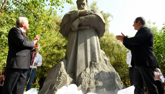 В Ереване появился памятник Тарасу Шевченко