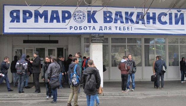 С начала года работодатели легализовали труд свыше 1,1 миллиона человек