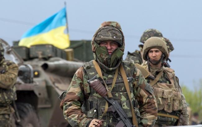 Українським солдатам на передовій підняли зарплату