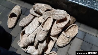 «Ні «Нормандії» без Криму!»: під посольством Росії в Києві сталася сутичка