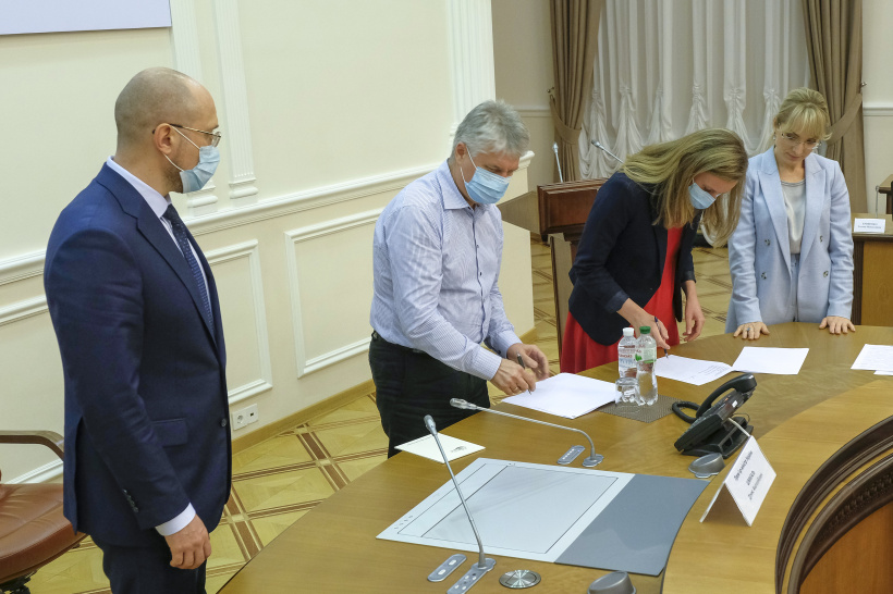 Кабмін підписав меморандум з виробниками «зеленої» електроенергії. Погодили тарифи зменшити