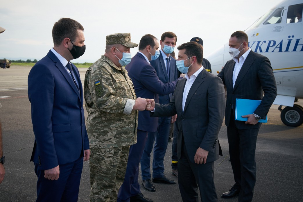 Стихийное бедствие на Прикарпатье: Владимир Зеленский прибыл в регион, чтобы осмотреть последствия наводнений