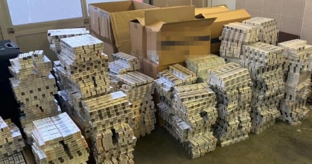 Дипломатам МЗС України заблокували канал контрабанди в ЄС. Вилучили золото, валюту, підакцизні тютюнові вироби Дипломатам МЗС України заблокували канал контрабанди в ЄС. Вилучили золото, валюту, підакцизні тютюнові вироби