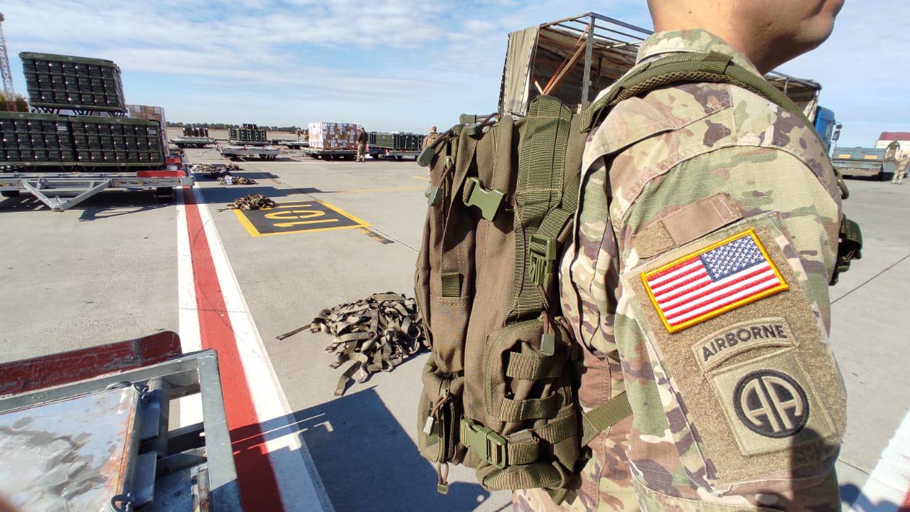 В Україну прибула додаткова військова допомога від уряду США