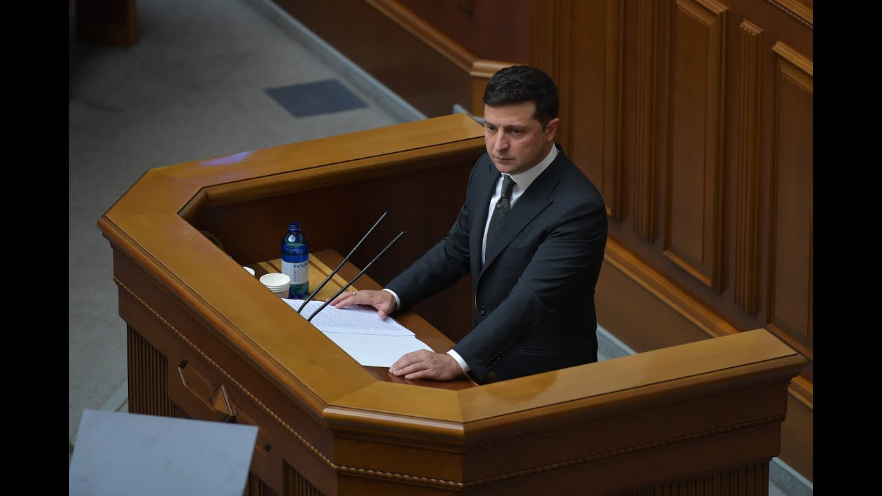 Владимир Зеленский подписал указ о привлекательности военной службы. О чем в нем идет речь