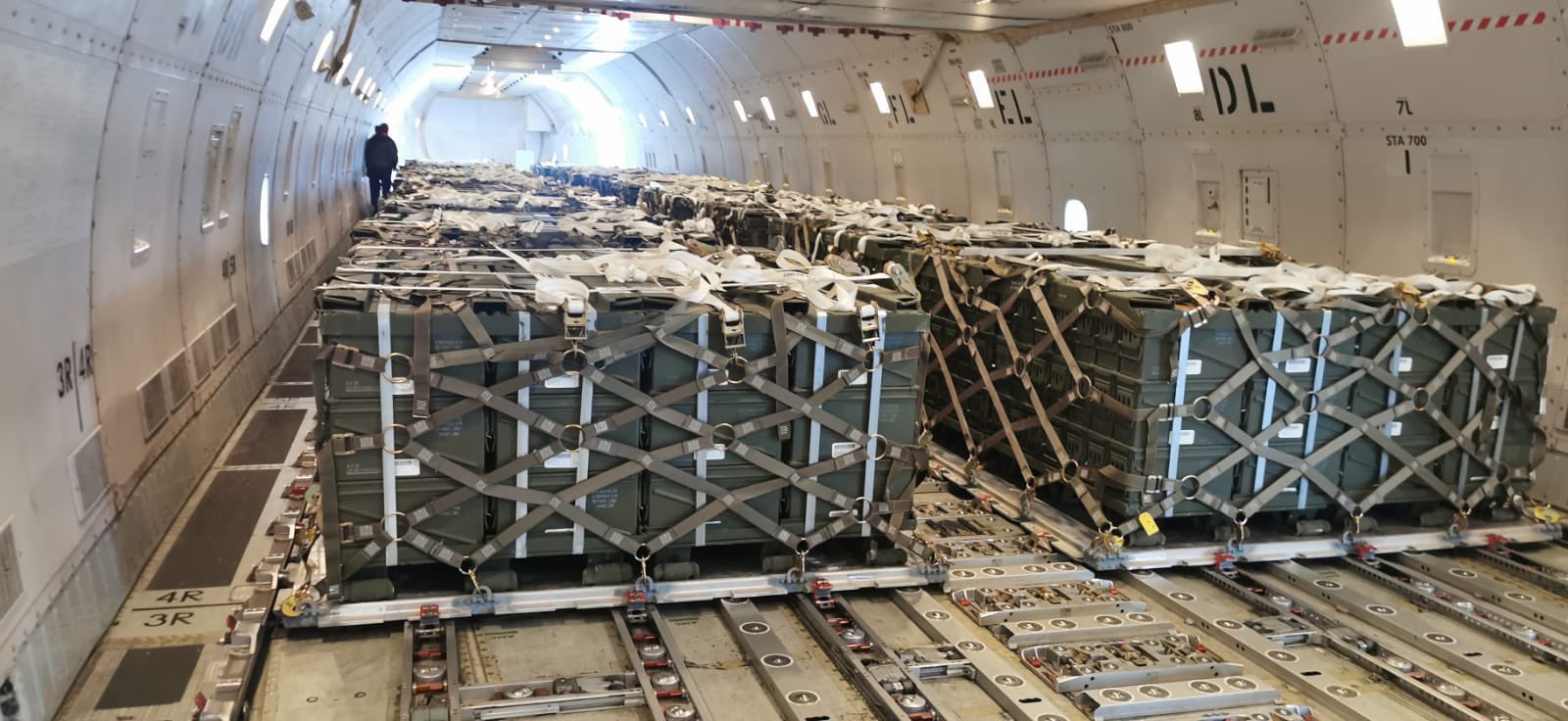 Військова допомога США: у Києві приземлився сьомий літак з 85 тоннами боєприпасів