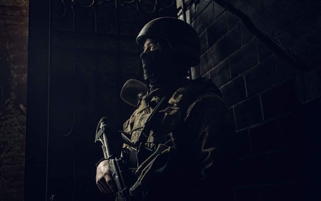 Важкопоранені захисники Маріуполя отримали допомогу, тіла загиблих вивозять. Командування полку «Азов» позицій не здає