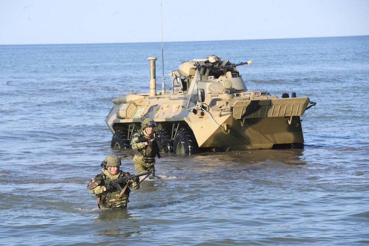 В російській армії нестача морпіхів ЧФ. Вже поповнюють коками та «начальниками» гальюнів