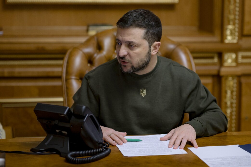 Володимир Зеленський провів телефонну розмову із Джо Байденом. Говорили про зміцнення української ППО та проведення глобального «саміту миру»
