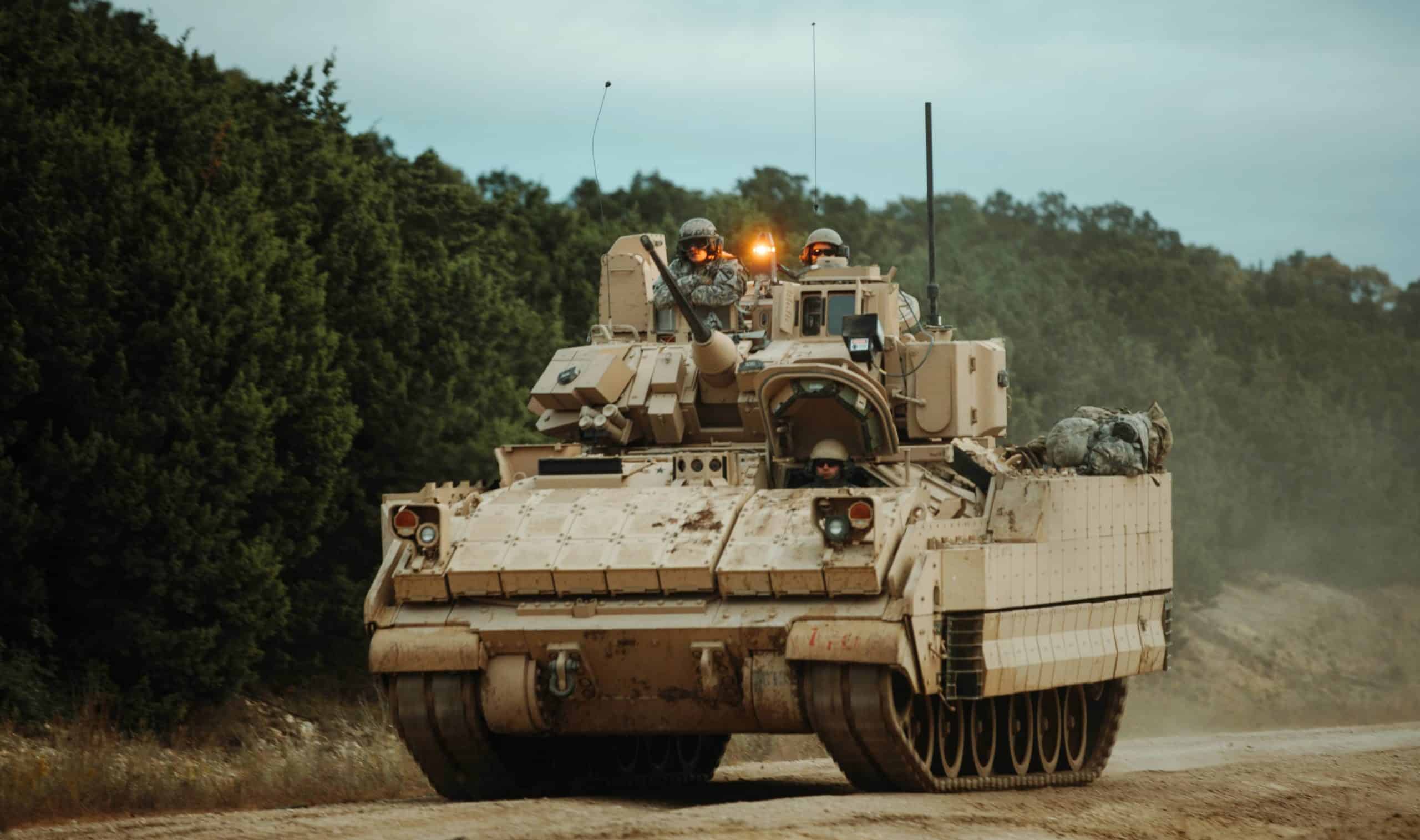 США отправляют в Украину БМП Bradley