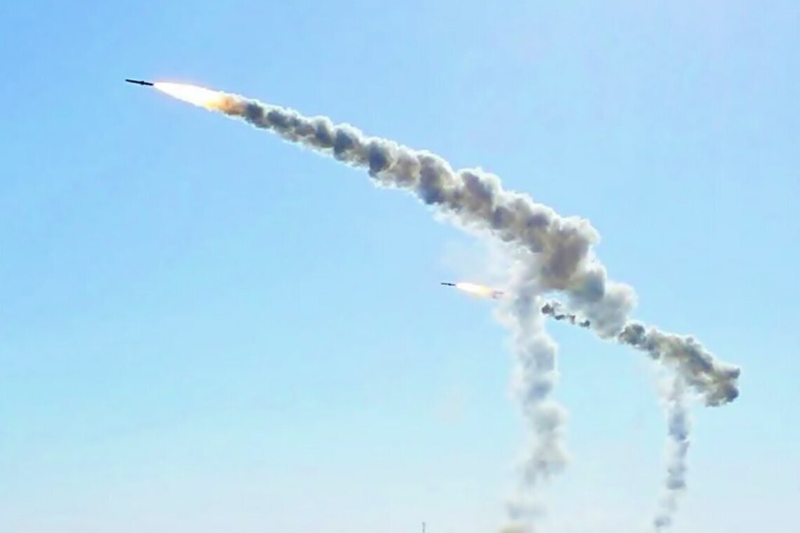 Внаслідок ракетної атаки РФ пошкоджені цивільні об’єкти у восьми регіонах – Денис Шмигаль