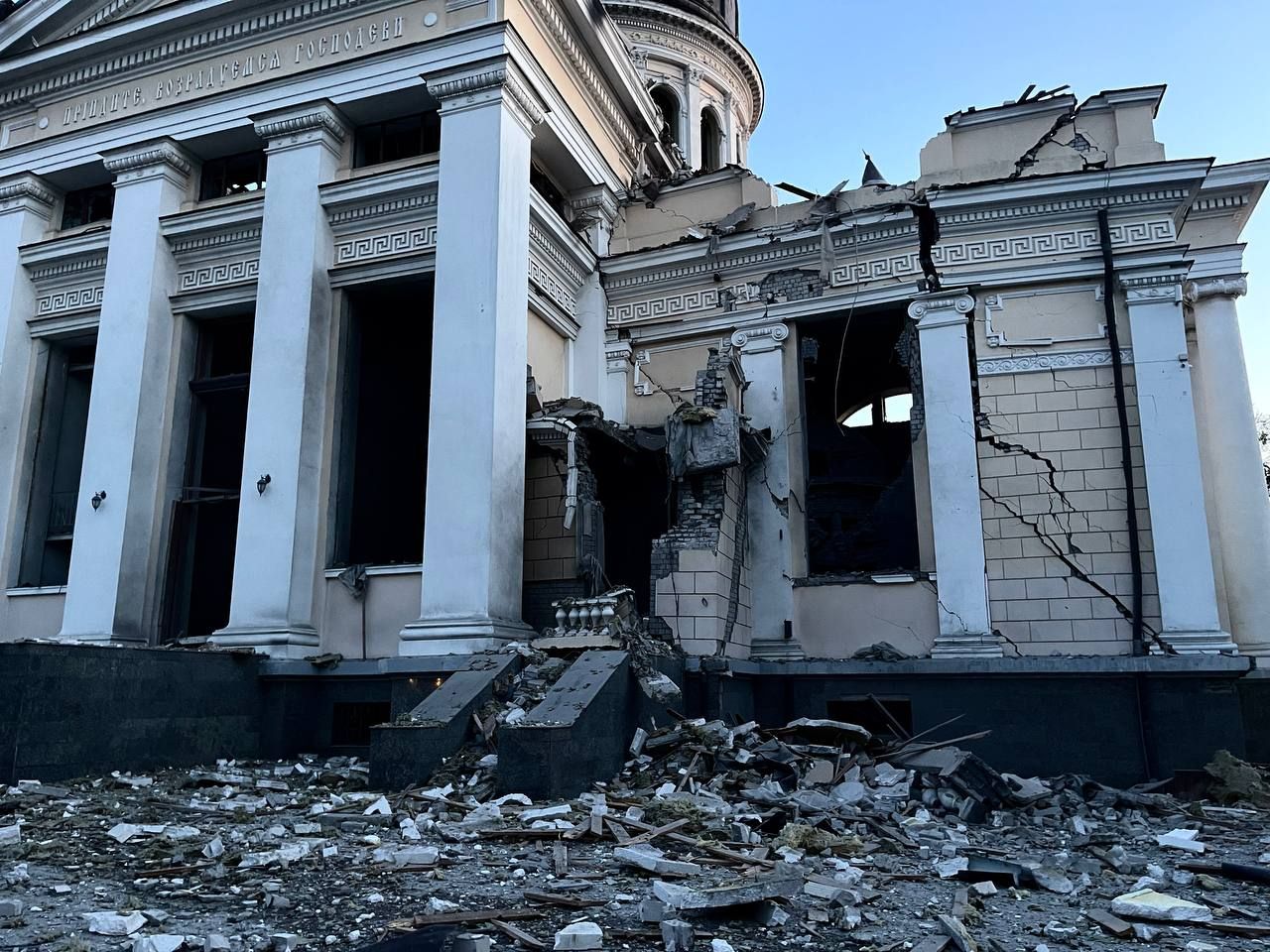 В ЄС назвали «воєнним злочином Кремля» ракетний удар по центру Одеси