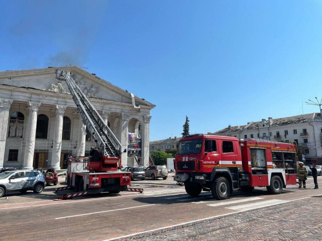Ракетний обстріл Чернігова. Пошуково-рятувальна операція завершена, наслідок російського удару по місту — 136 постраждалих