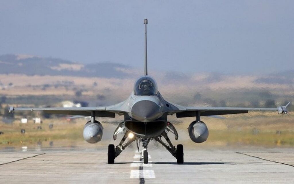 F-16 можуть змінити усе та очистити небо від російської авіації, – Ігнат