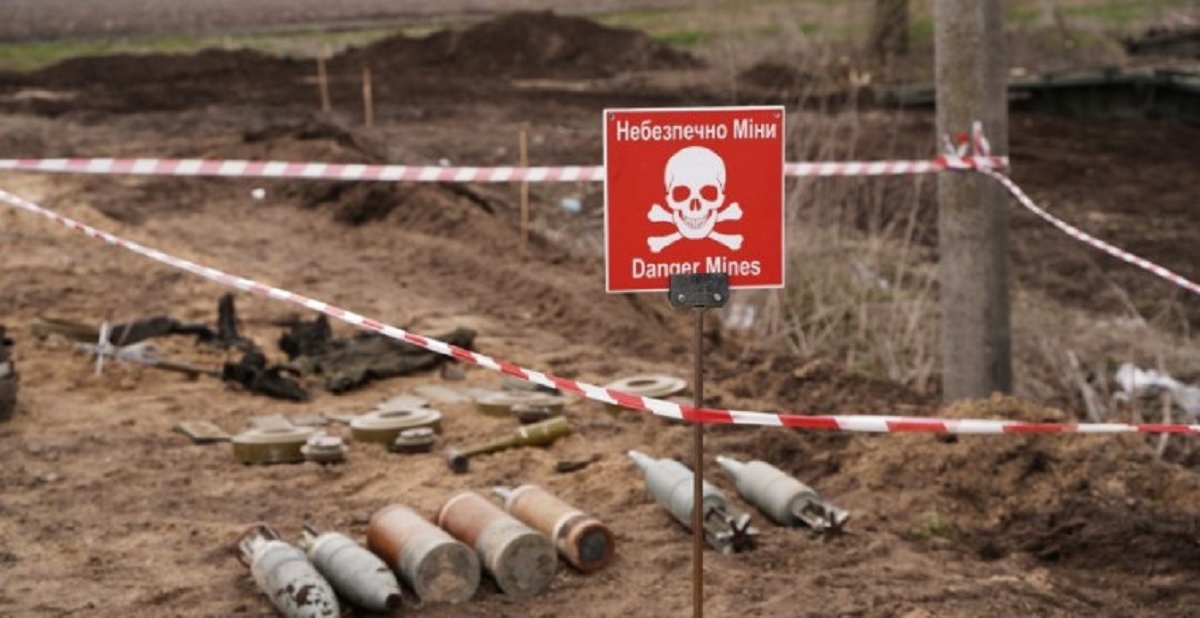Близько 6 мільйонів людей в Україні знаходяться під загрозою мінної небезпеки – Шмигаль