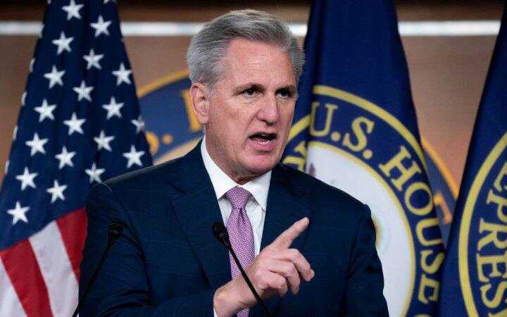У США вперше в історії звільнили спікера палати представників Конгресу – CNN