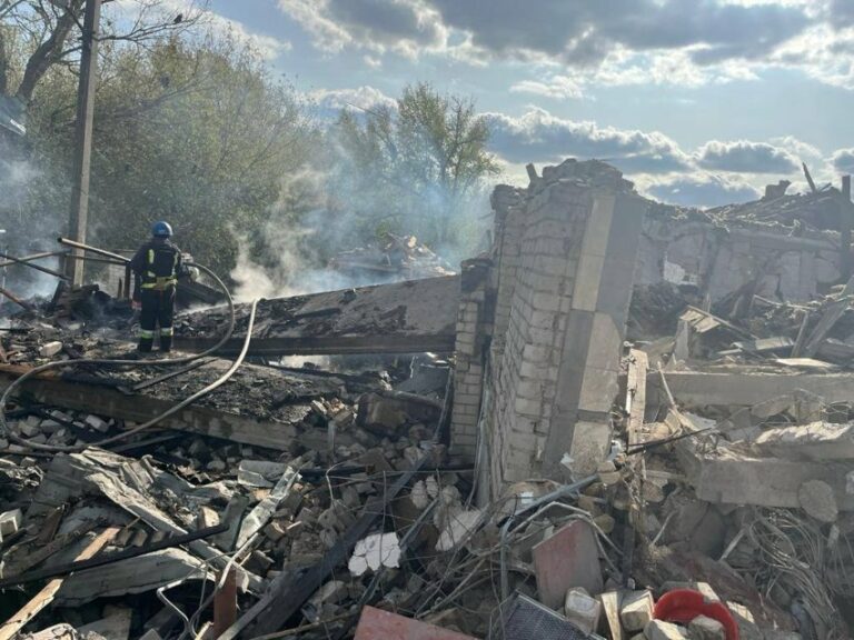 Зеленський – показово жорстокий російський злочин. Росіяни вдарили ракетою по Харківщині: відомо про 48 загиблих