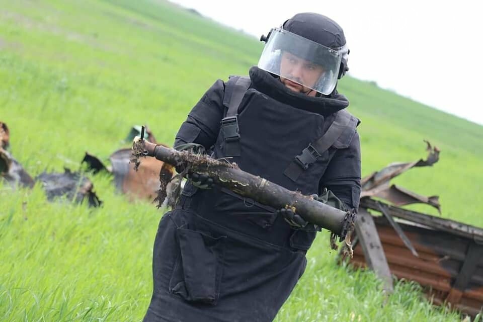 Держава почала видавати ваучери на 27 000 грн тим, хто хоче стати сапером Держава почала видавати ваучери на 27 000 грн тим, хто хоче стати сапером