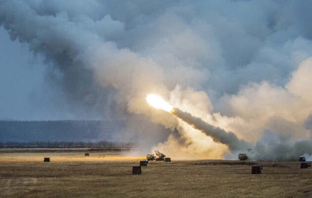 Україна вперше отримала касетні ракети для MLRS. Чому ця зброя є ключовою для ЗСУ