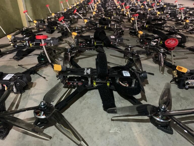 От «Армии дронов» передали 1500 украинских FPV-дронов Shrike на Донецкое направление — Федоров От «Армии дронов» передали 1500 украинских FPV-дронов Shrike на Донецкое направление — Федоров