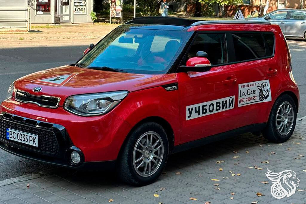 Кабмин упразднил опознавательный знак «У» на автомобилях. Теперь будет «Н»