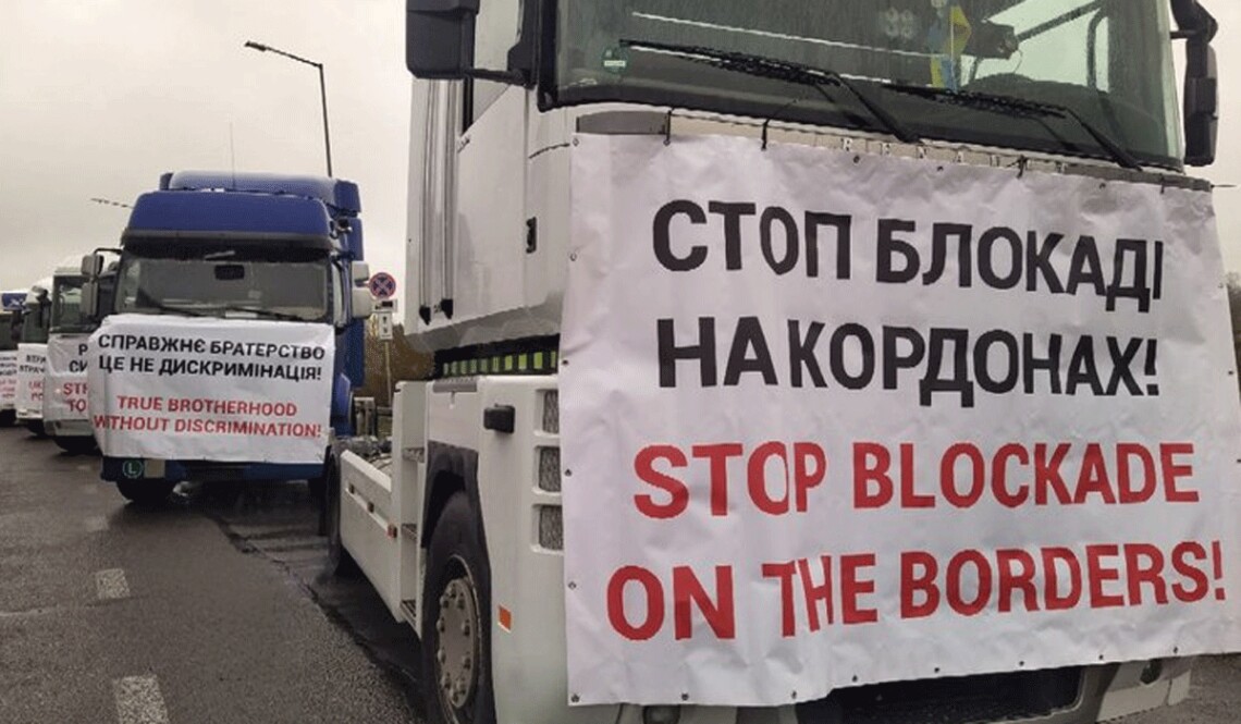 Перевізники з України влаштували акцію на кордоні з Польщею: хочуть достукатися до колег