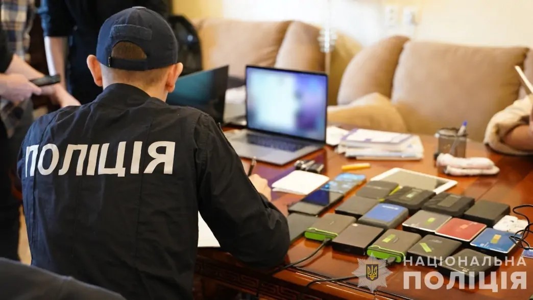 В Україні затримали хакерів, які атакували найбільші компанії світу: завдали мільярдних збитків (ВІДЕО) В Україні затримали хакерів, які атакували найбільші компанії світу: завдали мільярдних збитків (ВІДЕО)