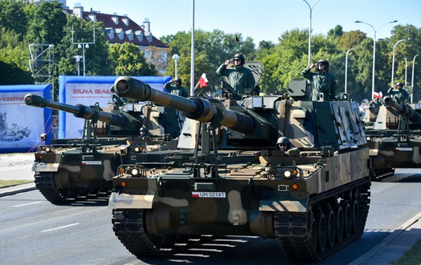 Польша передала Украине 18 самоходных гаубиц Krab