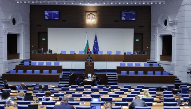 Парламент Болгарії подолав вето президента на БТРи для України 