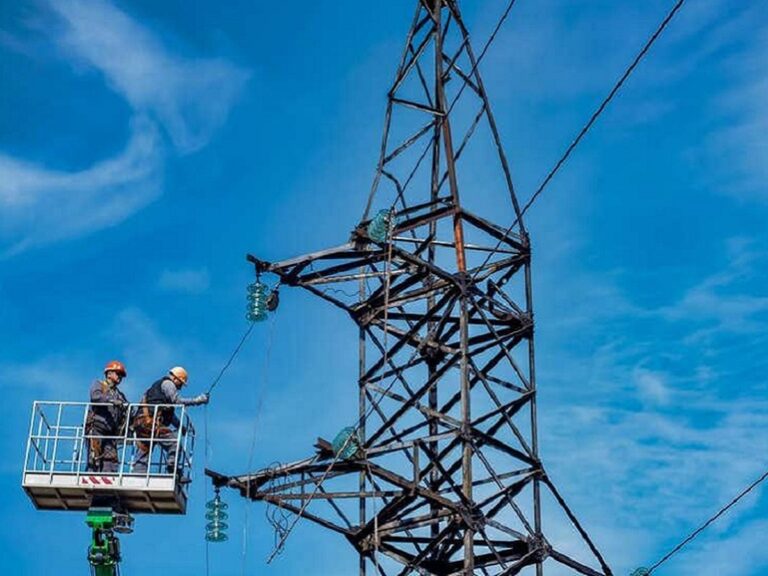 У декількох областях України є відключення електроенергії після російської ракетної атаки, – Міненерго