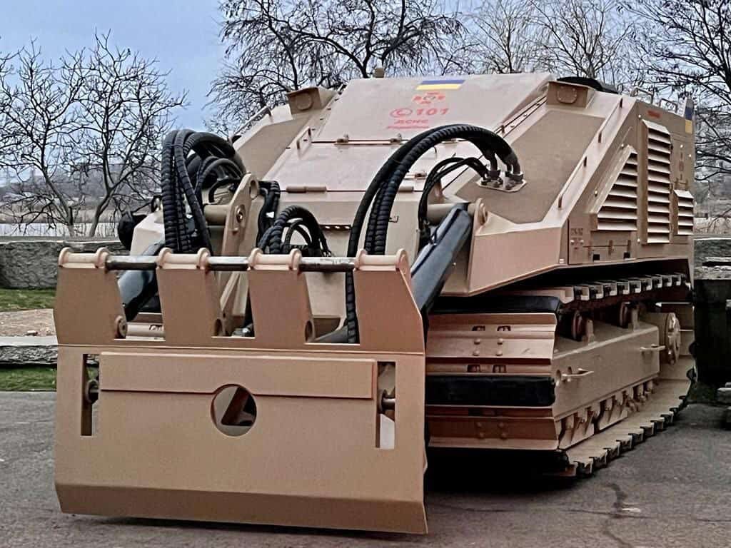 ЕС передал Украине систему разминирования DOK-ING MV-10 