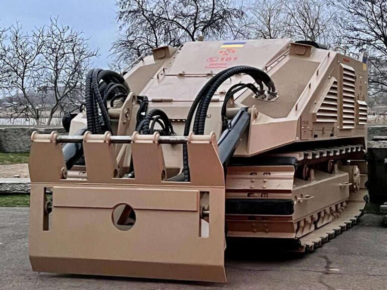 ЕС передал Украине систему разминирования DOK-ING MV-10 