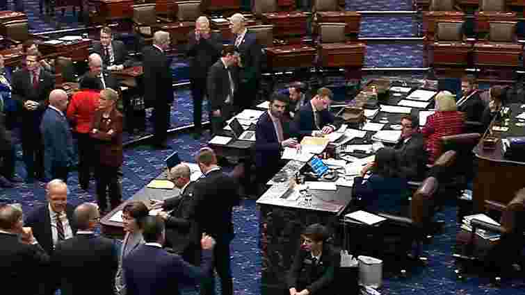 Сенат США окончательно поддержал законопроект о помощи Украине. Далее — очередь Палаты представителей