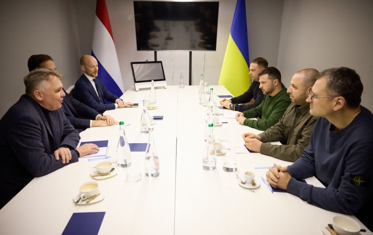 Володимир Зеленський провів засідання військового кабінету у Харкові, підписав з прем’єром Нідерландів Марком Рютте безпекову угоду