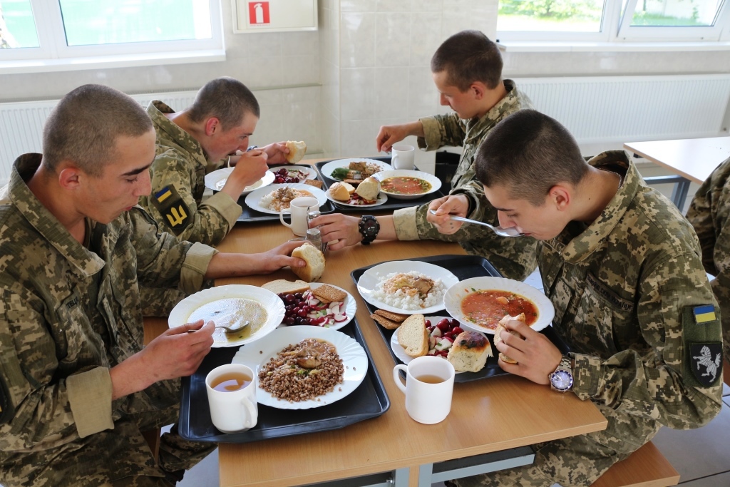 Харчування для ЗСУ опинилось під загрозою, тендери зірвано