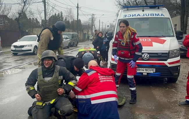 Кількість загиблих внаслідок російського удару по Одесі зросла до 16 людей