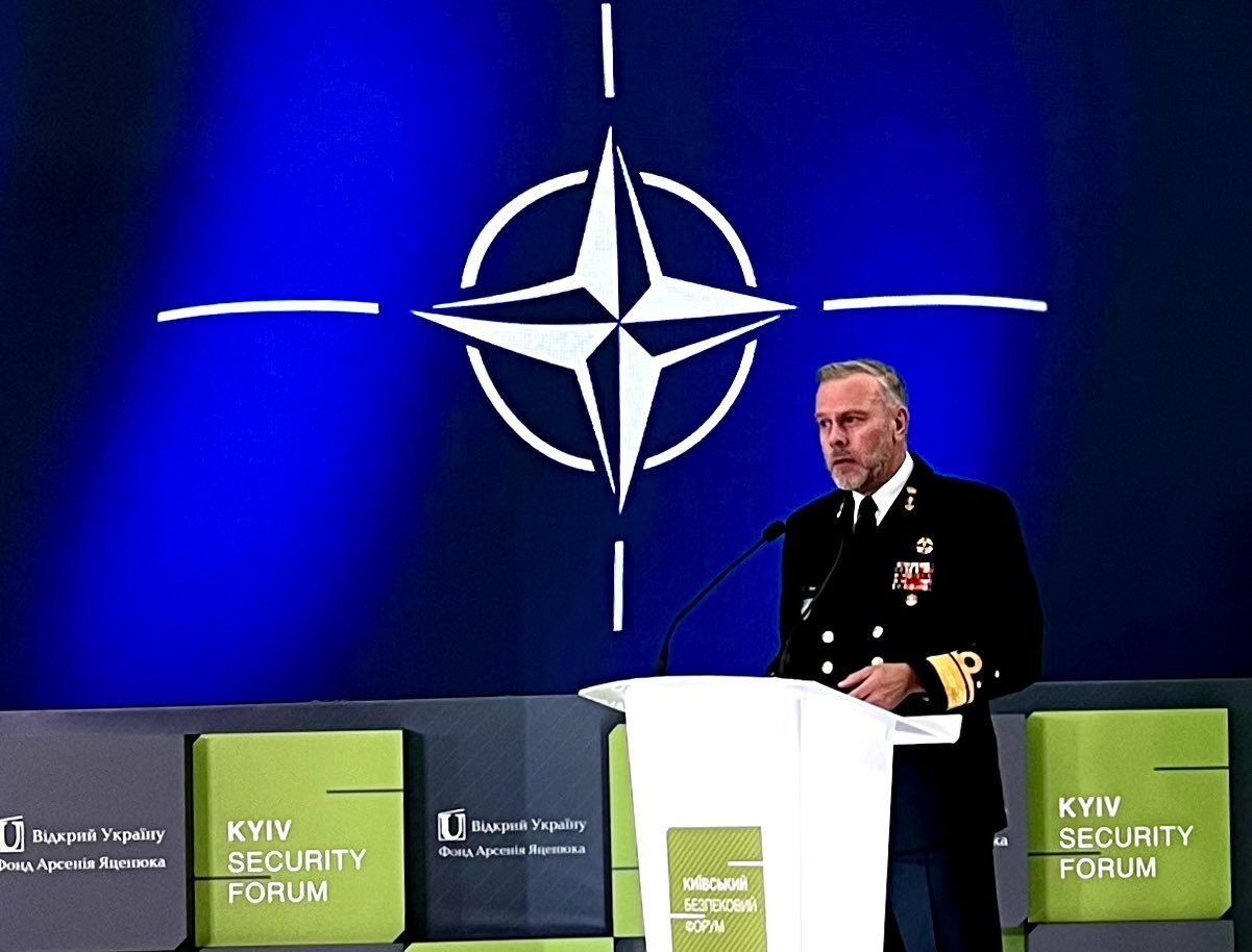 Адмірал Роб Бауер у Києві розповів про дві стратегічні помилки путіна