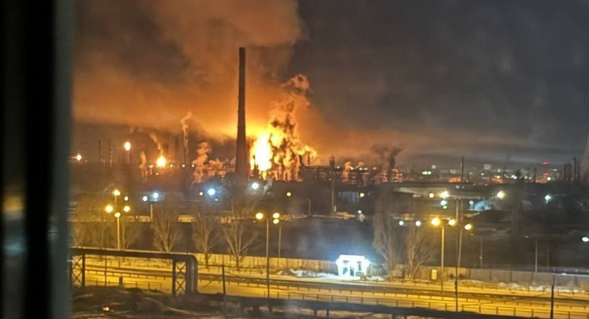 Удари по російських НПЗ продовжились: виведено з ладу Куйбишевський НПЗ Удари по російських НПЗ продовжились: виведено з ладу Куйбишевський НПЗ