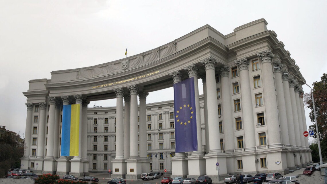 У МЗС відповіли на найпоширеніші питання щодо обмеження консульських послуг за кордоном