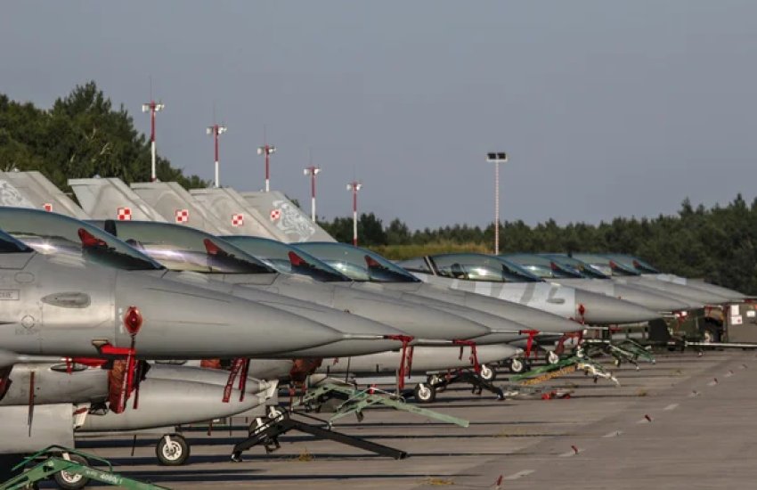 Чехія передала Україні перший тренажер винищувача F-16 (ВІДЕО) Чехія передала Україні перший тренажер винищувача F-16 (ВІДЕО)