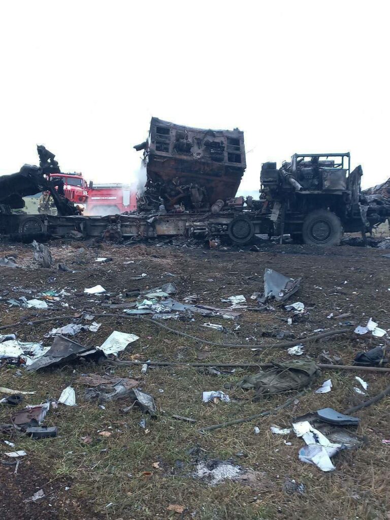 На аэродроме «Бельбек» уничтожены два МиГ-31 и склад с топливом, а в Вишневом — С-400. Также есть потери среди оккупантов — СМИ
