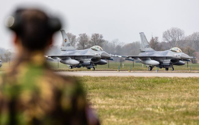 10 українських військових завершили навчання з обслуговування F-16 у Нідерландах 10 українських військових завершили навчання з обслуговування F-16 у Нідерландах