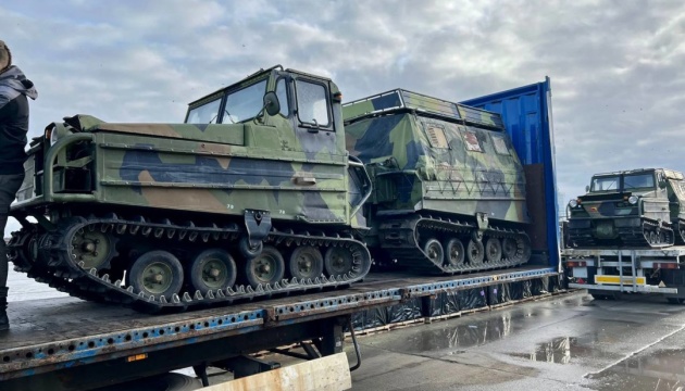 Посольство Украины в Латвии организовало отправку вездеходов-амфибий для ВСУ