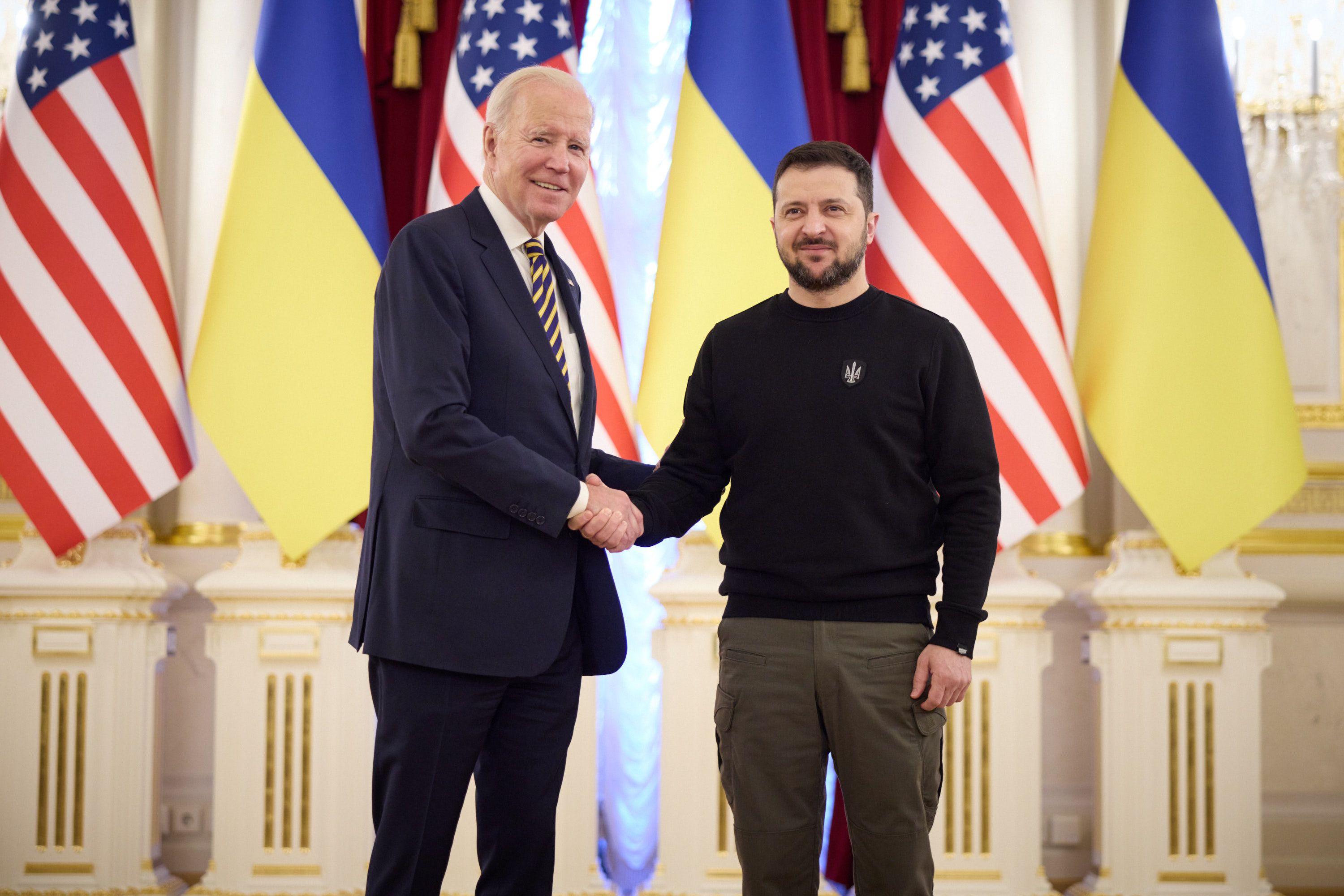 Байден: США обговорюють із Києвом «план перемоги» України, який вимагає Конгрес
