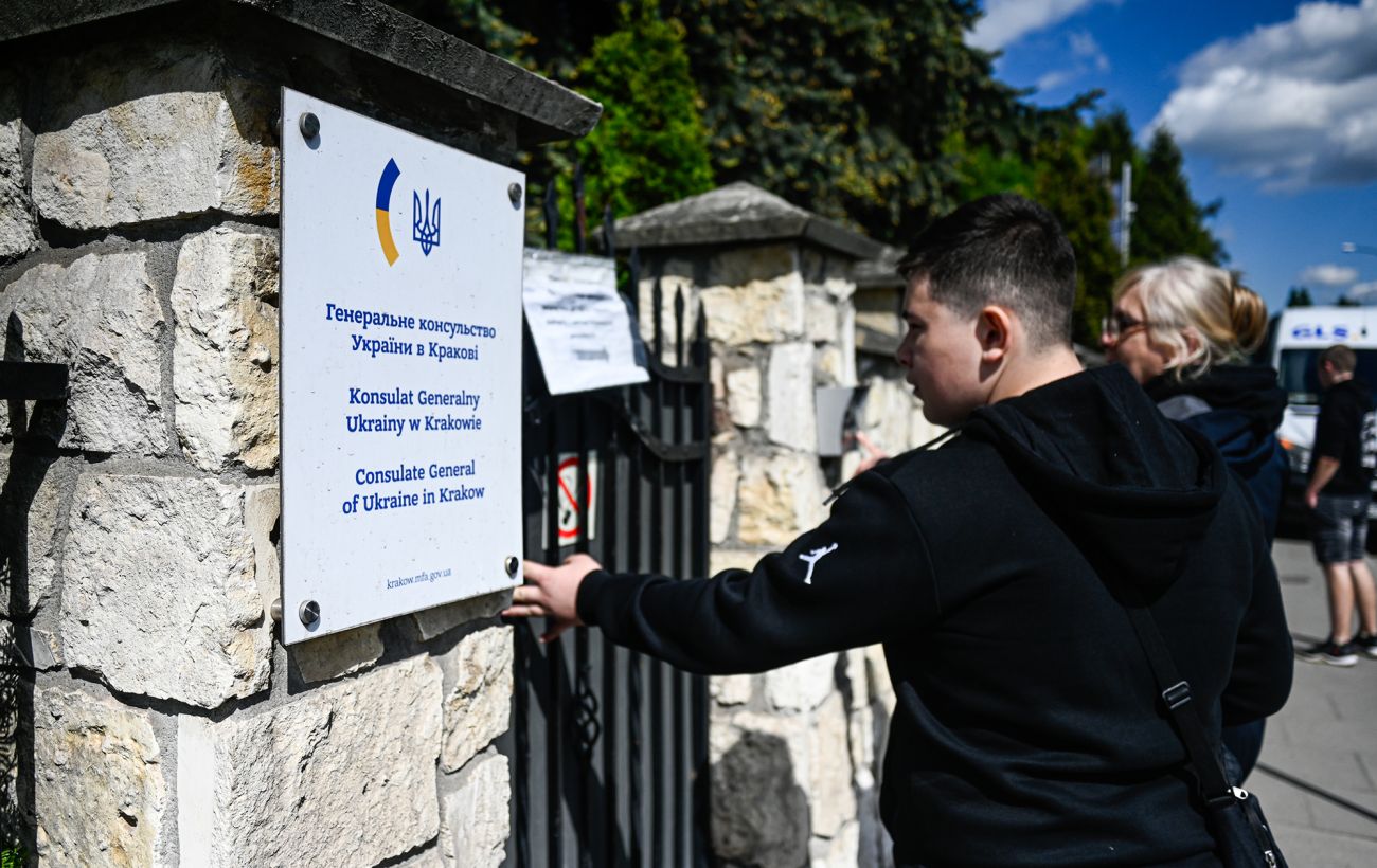 Громадянам України за кордоном, які отримали статус «у розшуку» в «Резерв+ », потрібно повернутися до України та прийти до ТЦК – Міноборони